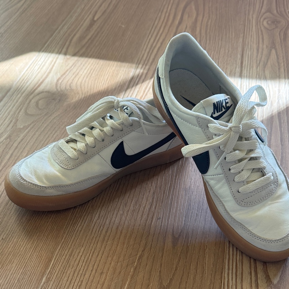 Nike White and Black Gum Sole low rise retro Sneakers size 7 women’s - Picture 2 of 3